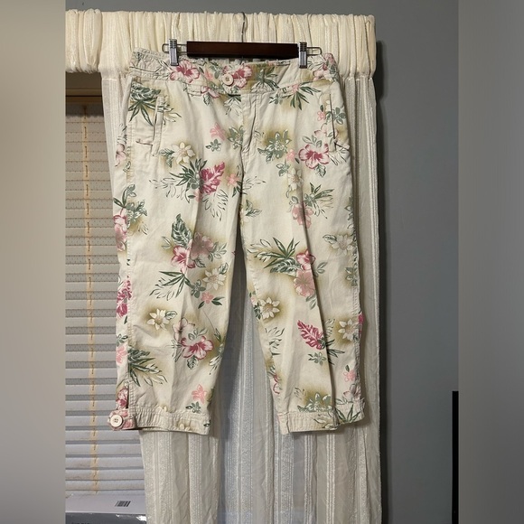 Khakis world fashion floral print capris - Picture 1 of 7
